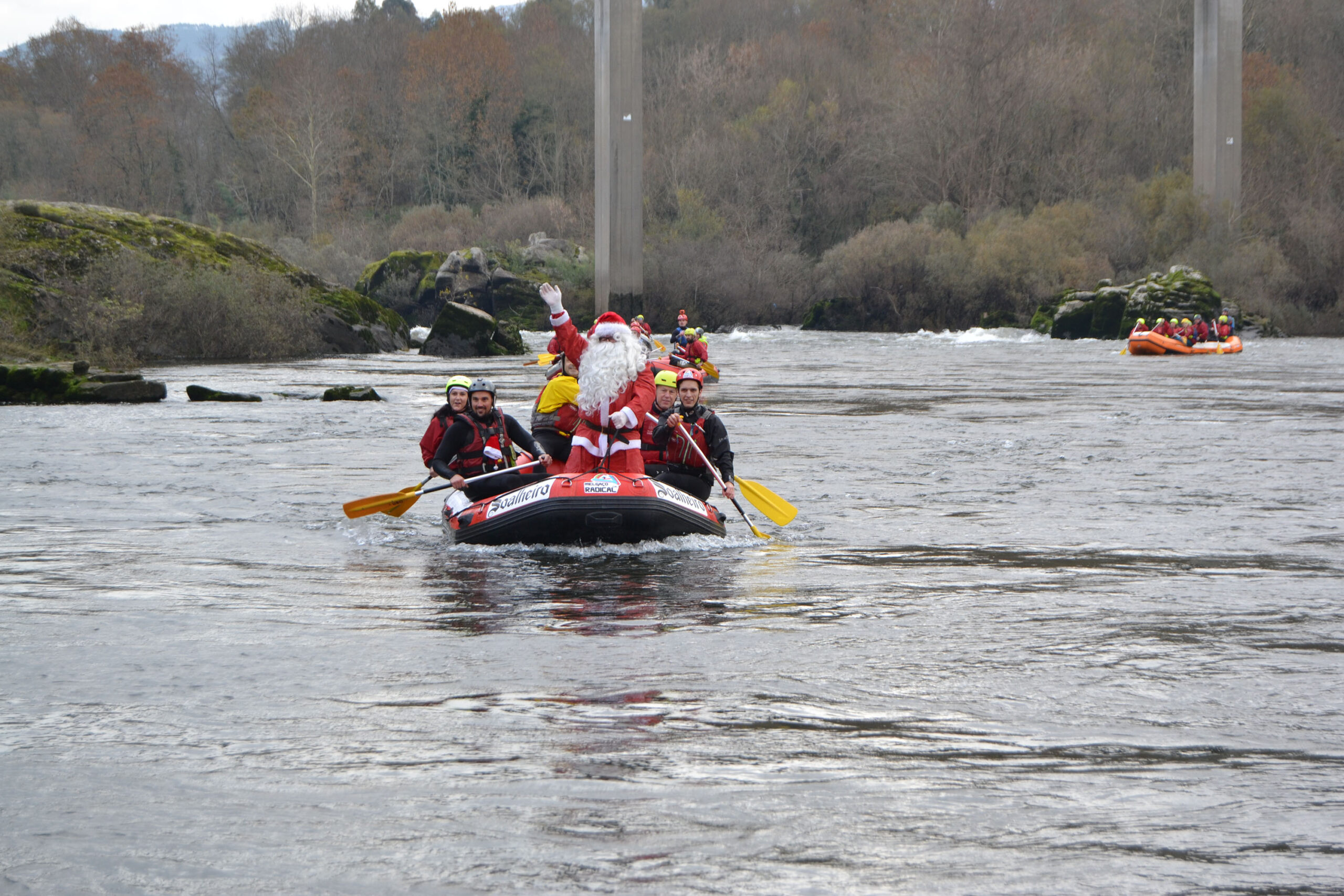 Pai Natal de Melgaço vai fazer rafting no rio Minho