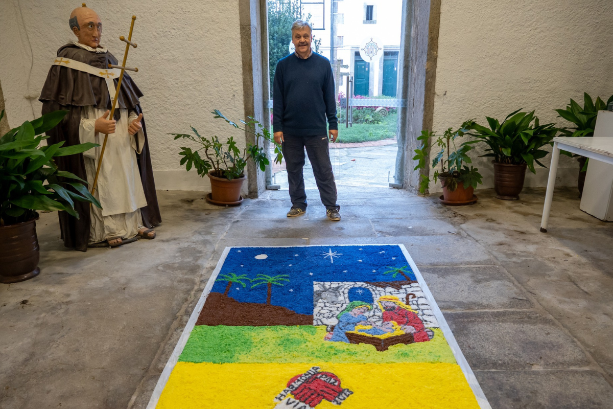 Morador da Ribeira de Viana recria presépio em tapete de sal