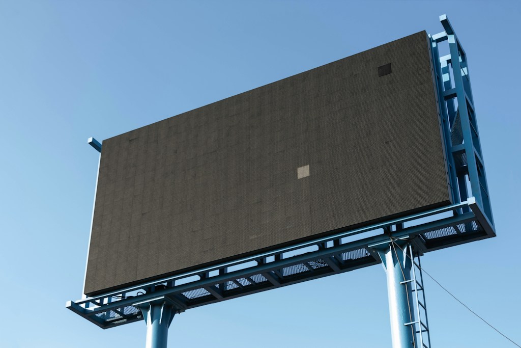 Bandeira de publicidade: vale a pena utilizar – Saiba quais são as funcionalidades