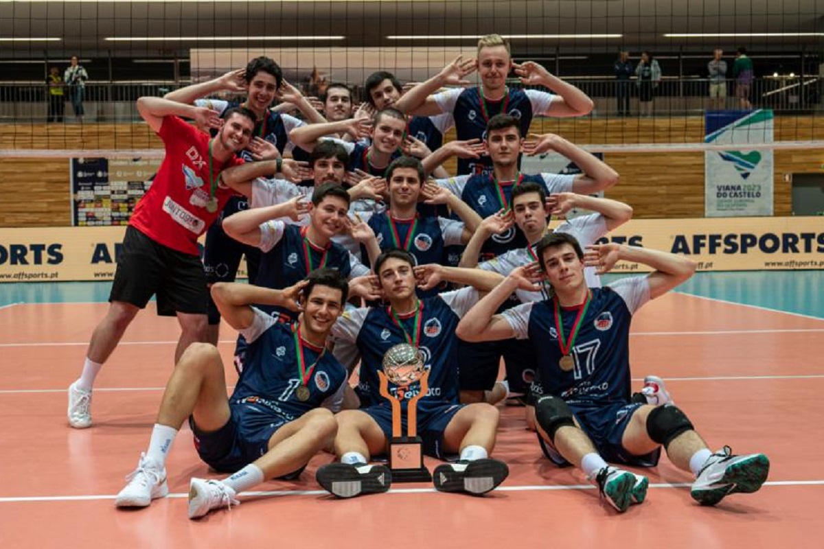 Juniores 21/22 do Voleibol Clube de Viana eleitos “Equipa do Ano” na 7.ª Gala do Desporto