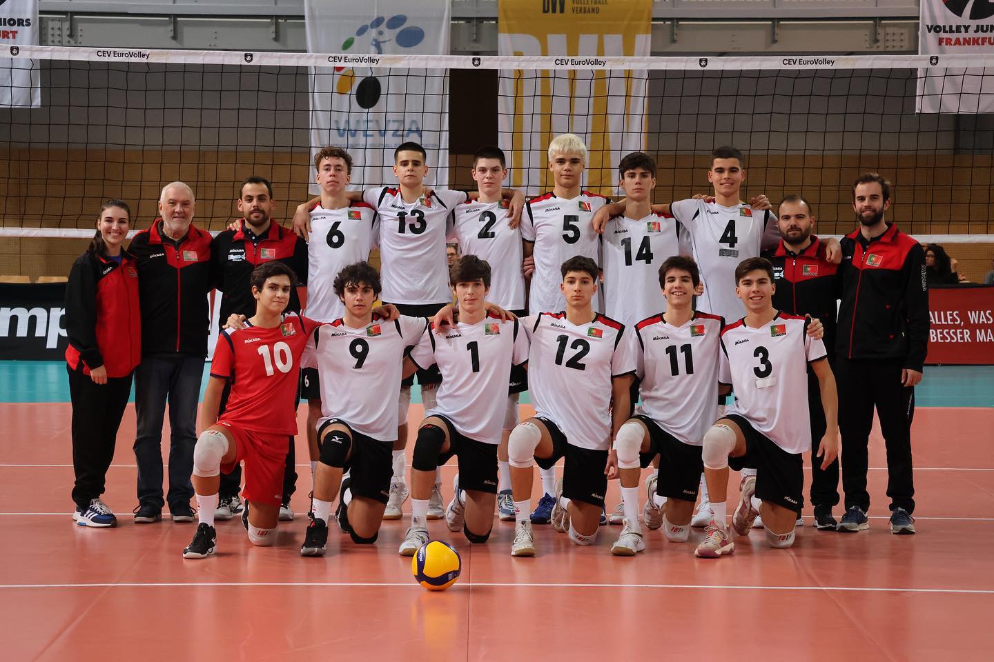Atleta do Voleibol Clube de Viana na Seleção Nacional Sub-18