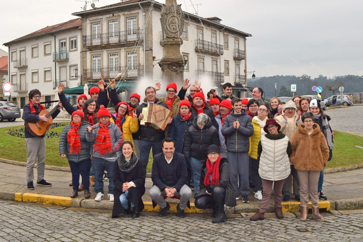 Augusto Canário e APPACDM cantam as janeiras no Alto Minho