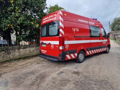 Homem de 78 anos gravemente ferido em despiste de trator em Monção