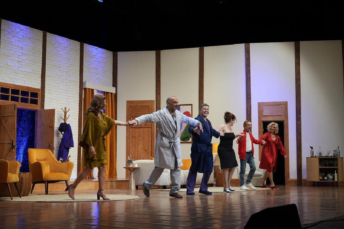 Teatro Diogo Bernardes recebe “Feliz Aniversário” de João Baião