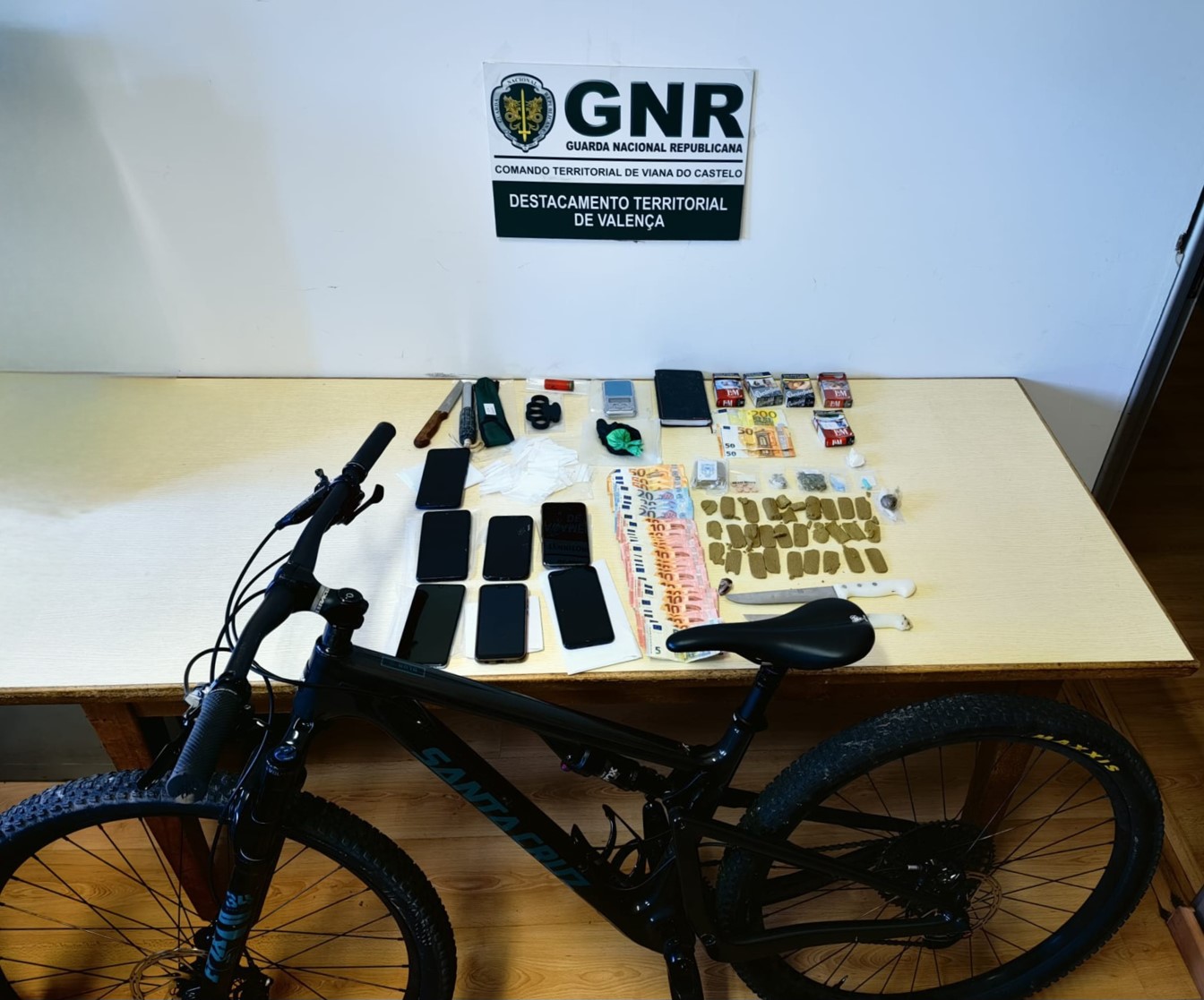 GNR detém dois homens e apreende mais de 400 doses de droga em Valença