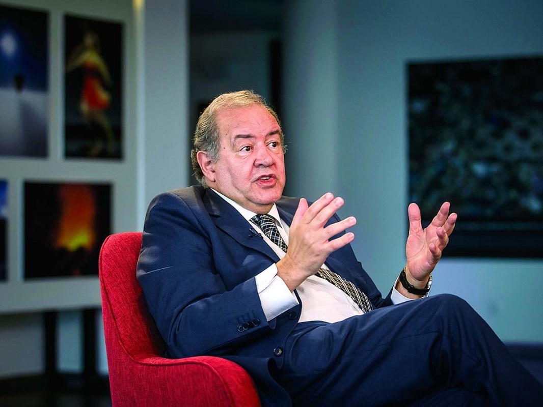 AD acusa ministro da Economia de fazer campanha “com meios do Estado”