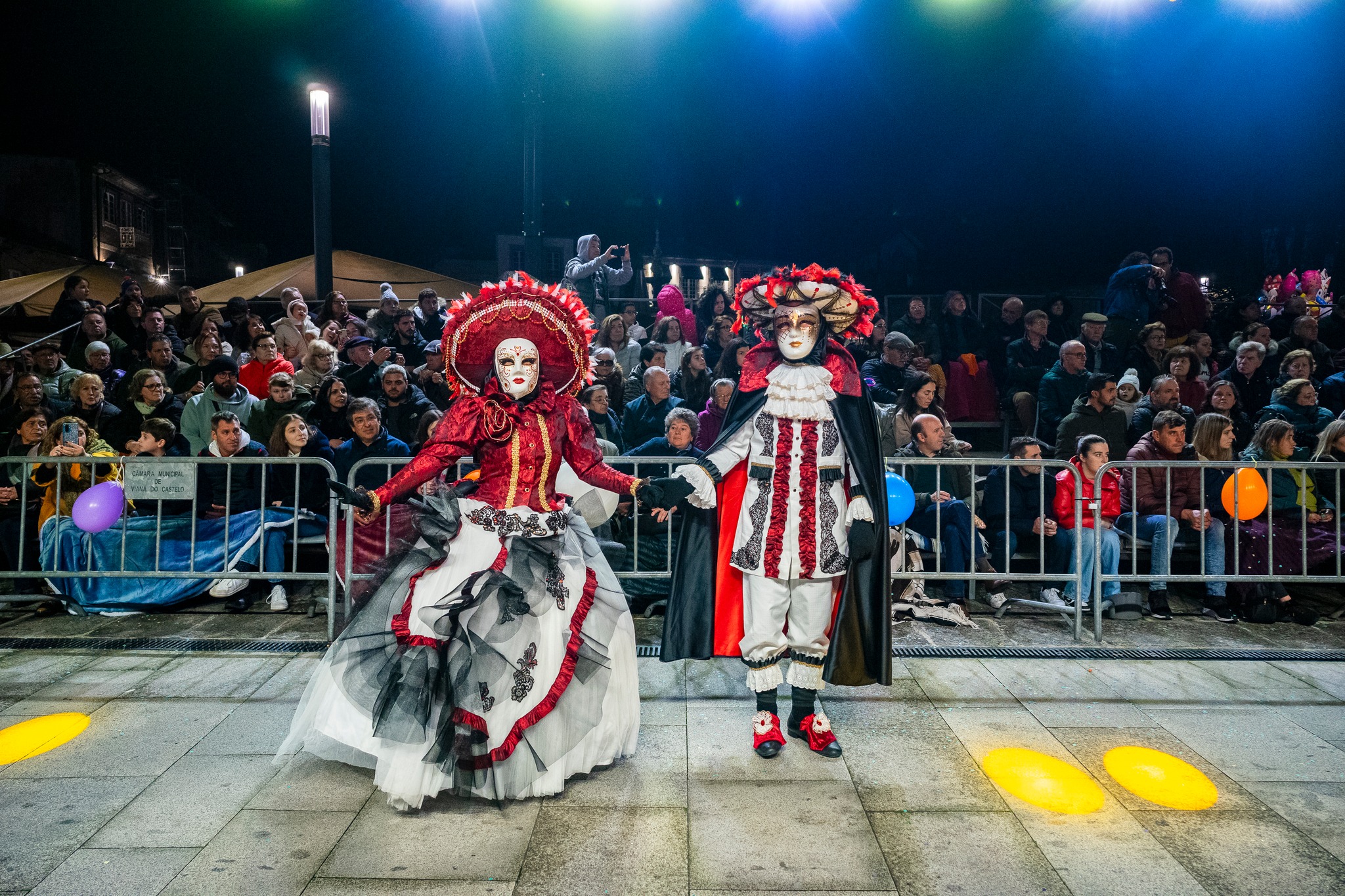 Mais de mil participantes no desfile de Carnaval noturno em Caminha