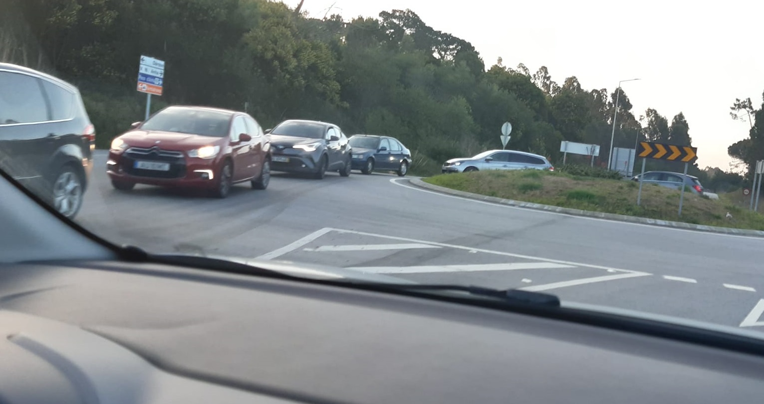 Manhã de trânsito complicado em Viana do Castelo
