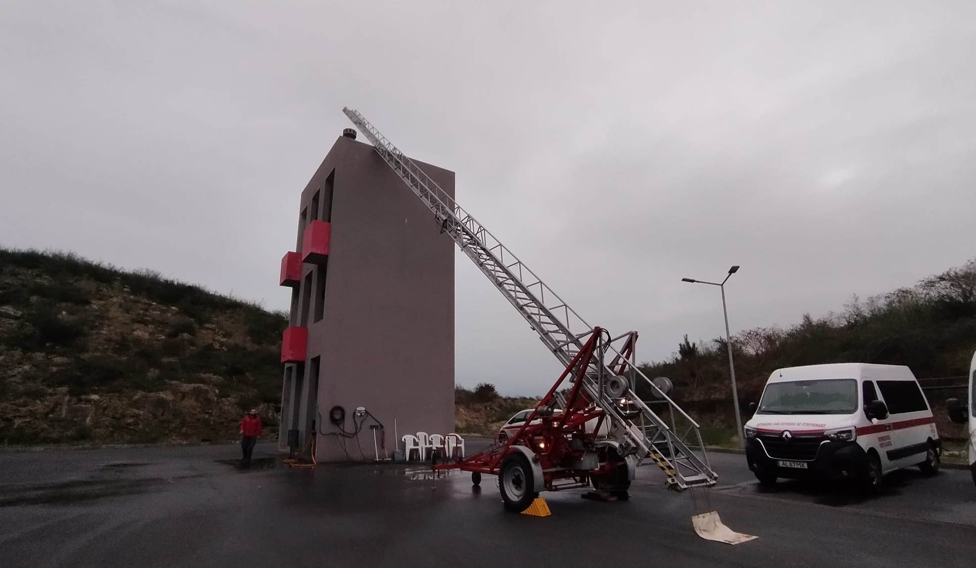 Emigrante português doa escada mecânica aos Bombeiros de Ponte da Barca