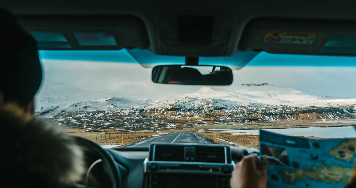 O que ouvir durante uma longa viagem de carro? Os 5 principais canais com podcasts. Como escolher um altifalante de qualidade para automóvel