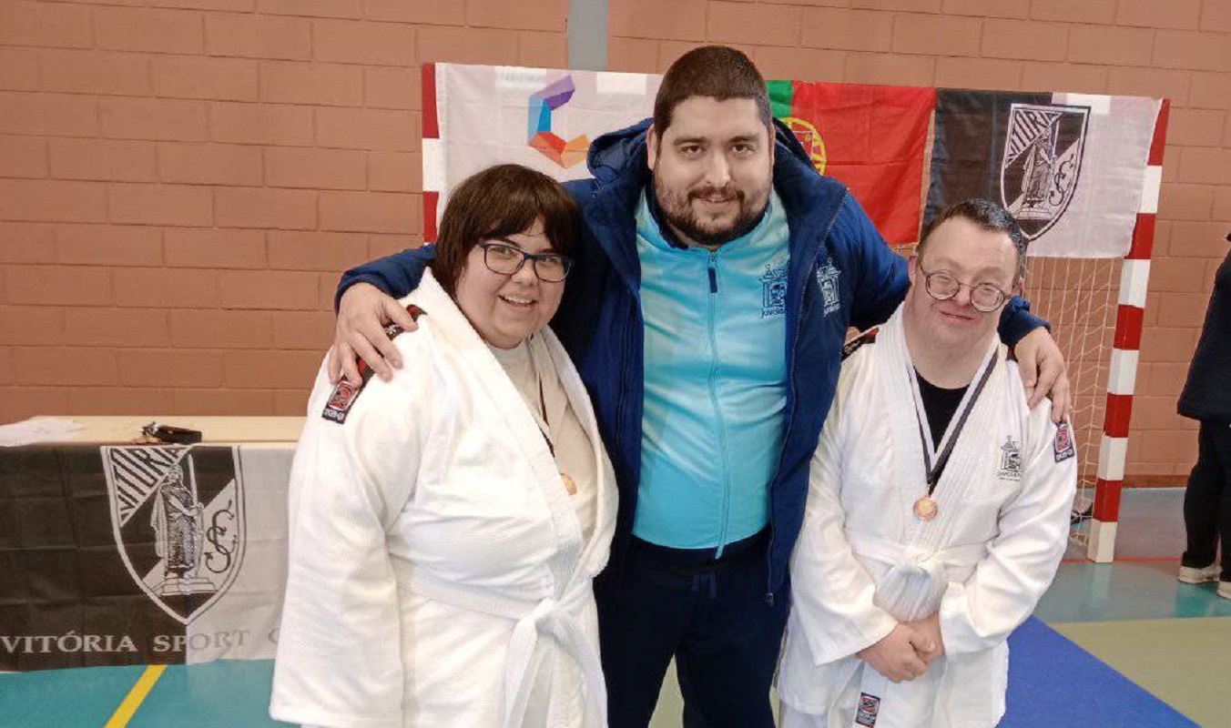 Judocas da APPACDM de Viana com medalhas de ouro e prata