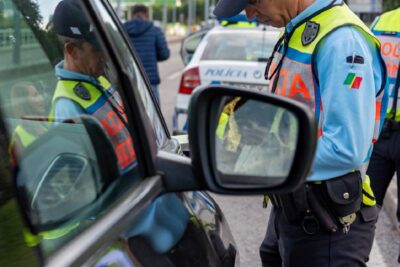 Quatro detidos por condução sob efeito do álcool e sem carta em Viana