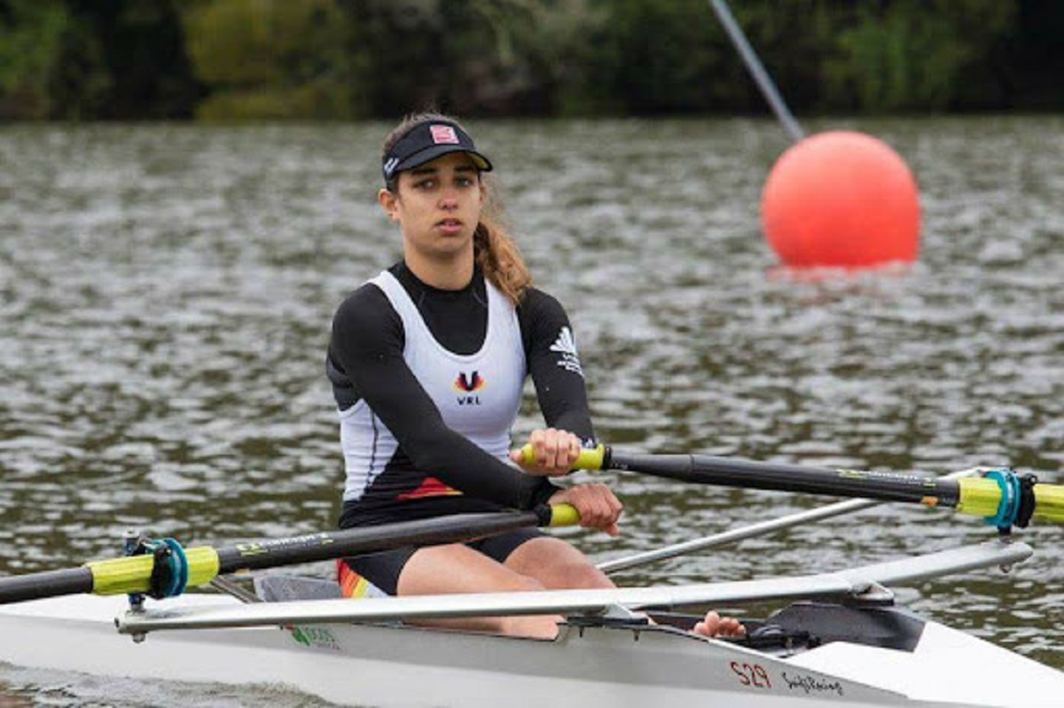 Bruna Parente em quarto lugar na regata de qualificação olímpica