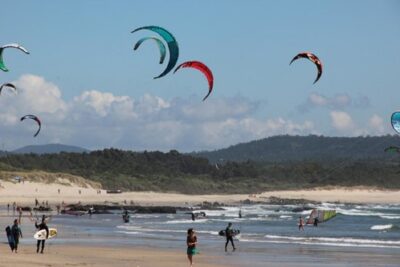 Jovem praticante de kitesurf resgatado do mar em Viana do Castelo
