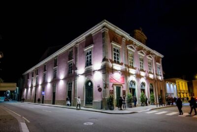 Teatro Municipal Sá de Miranda faz hoje 139 anos