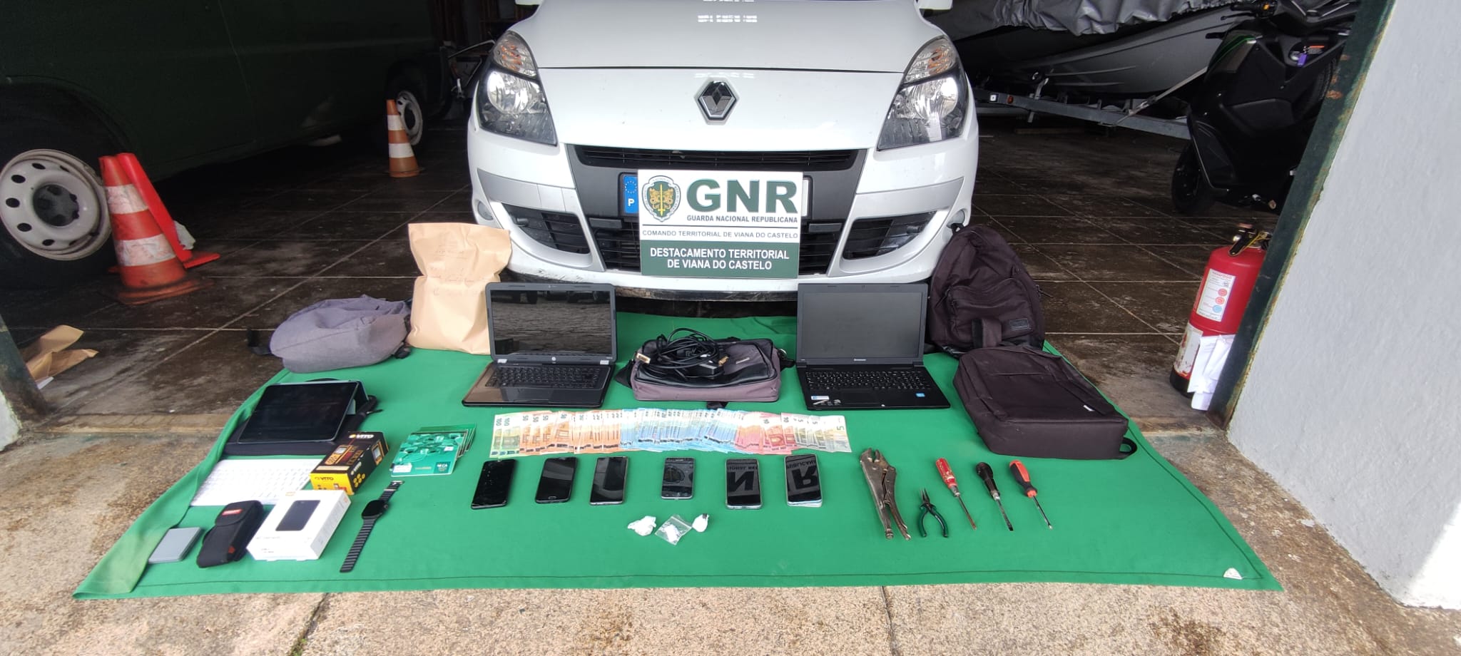 Trio detido por furto e tráfico de droga em Caminha