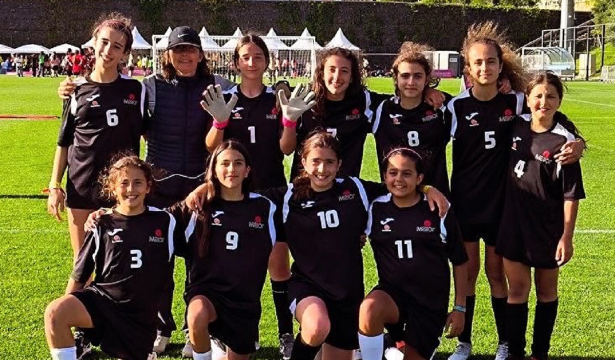 Equipa feminina da Frei Bartolomeu dos Mártires conquista o 1.º Lugar sub13