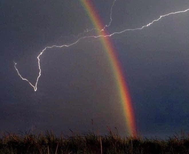 Sábado com chuva, trovoada e descida da temperatura