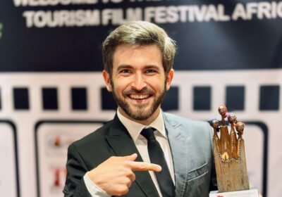 Areosa felicita realizador Flávio Cruz pela conquista de mais um prémio