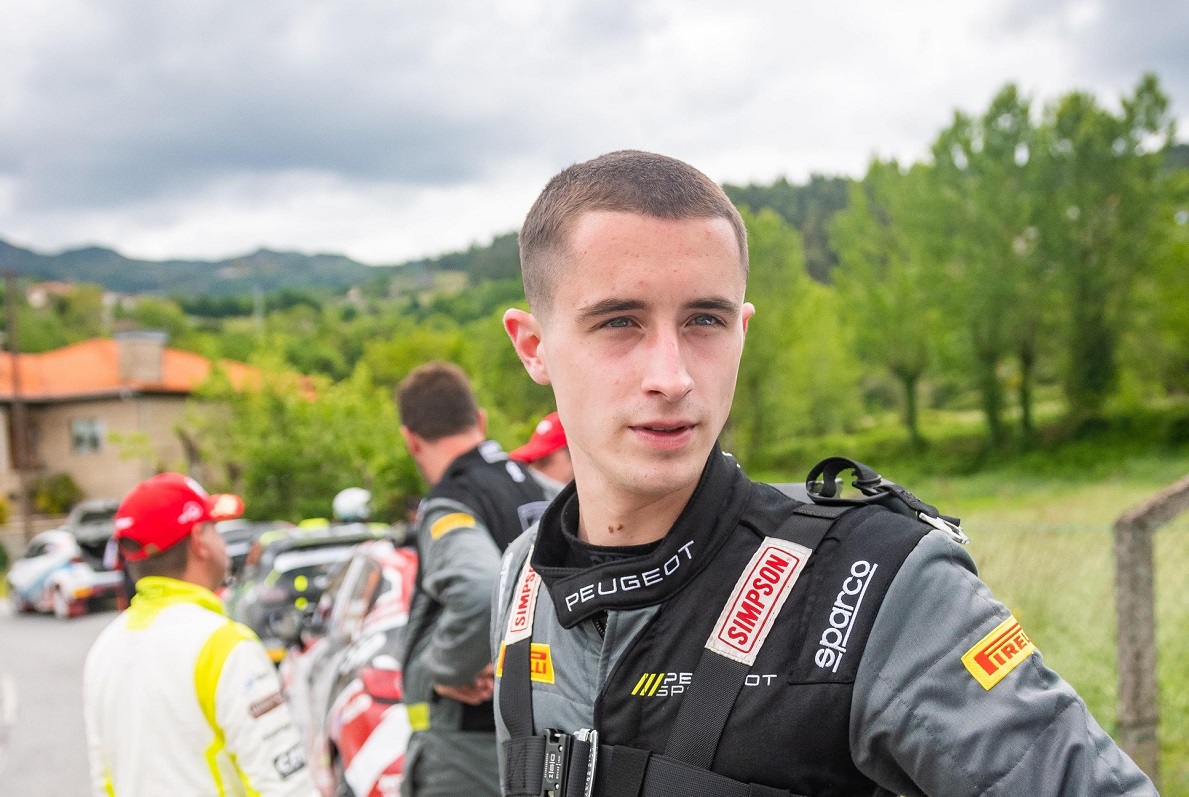 Piloto vianense José Pedro Quintas no Clio Trophy Portugal