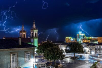 Semana começa com chuva por vezes forte e trovada