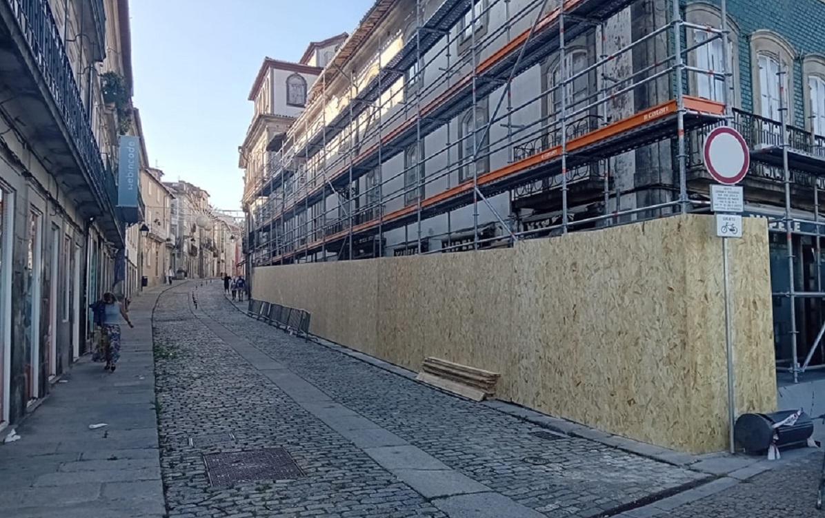 Rua Aurora do Lima reabre ao trânsito