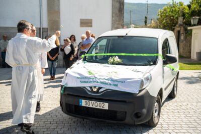 Autarquia de Viana entrega viatura ao Centro Social Paroquial de Afife