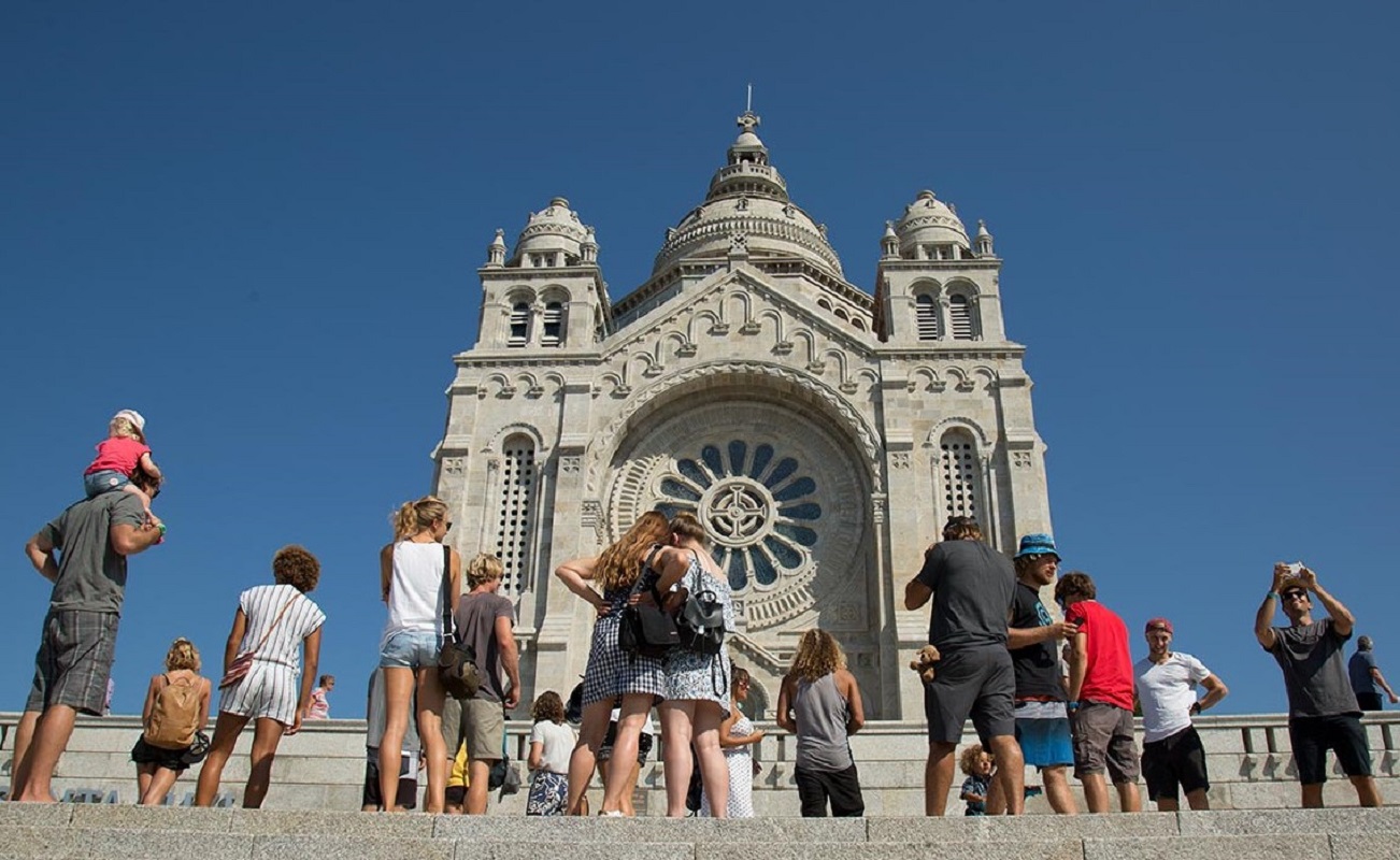 Museus, elevador de Santa Luzia e mini-autocarros gratuitos em Viana