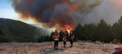 Mais de 100 bombeiros combatem fogo em Cerveira