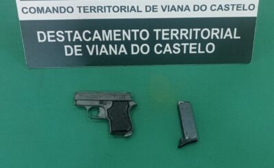 Detido por posse de arma proibida com número de série rasurado