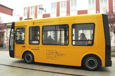 Estacionar no parque d’Agonia dá direito a elétrico gratuito para o centro histórico