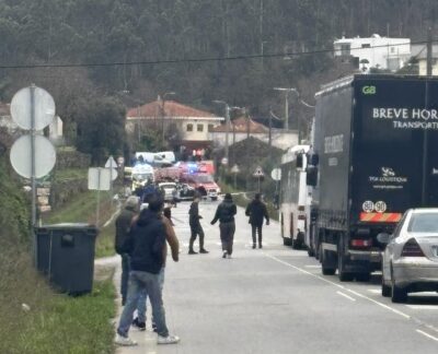 Acidente aparatoso corta estrada que liga Barcelos e Viana do Castelo