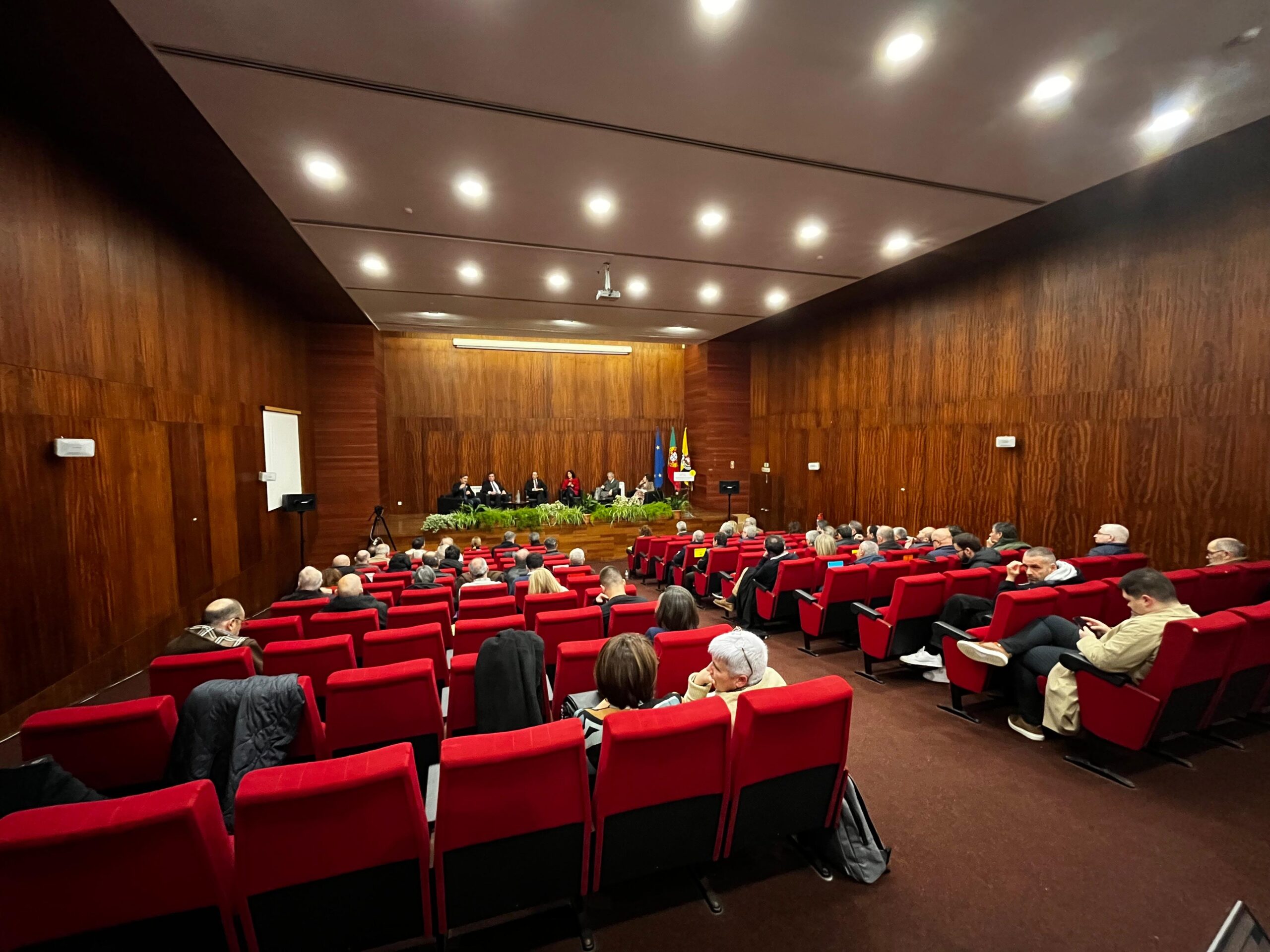 Viana debate fatores de desenvolvimento económico do concelho