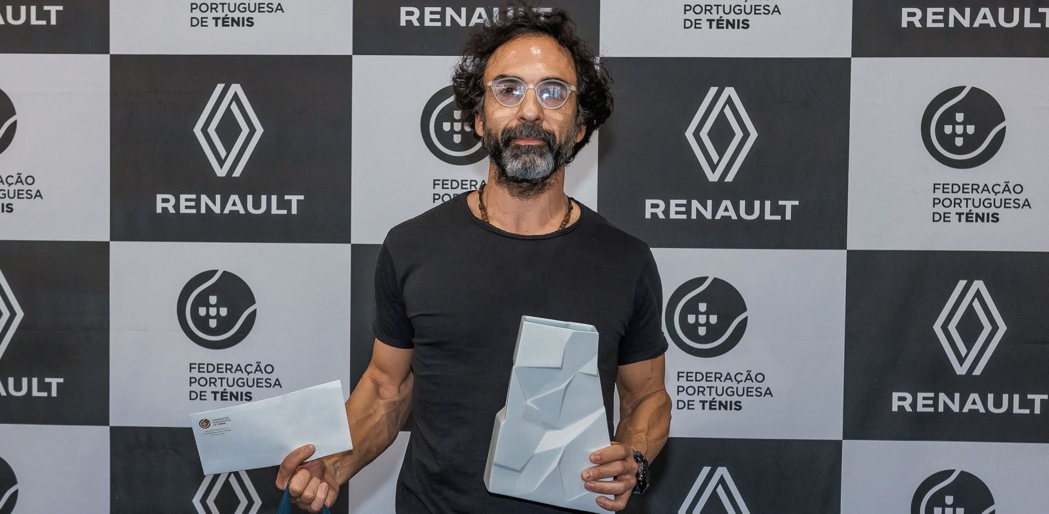 Vianense Henrique Assis sagra-se campeão no Masters de Veteranos