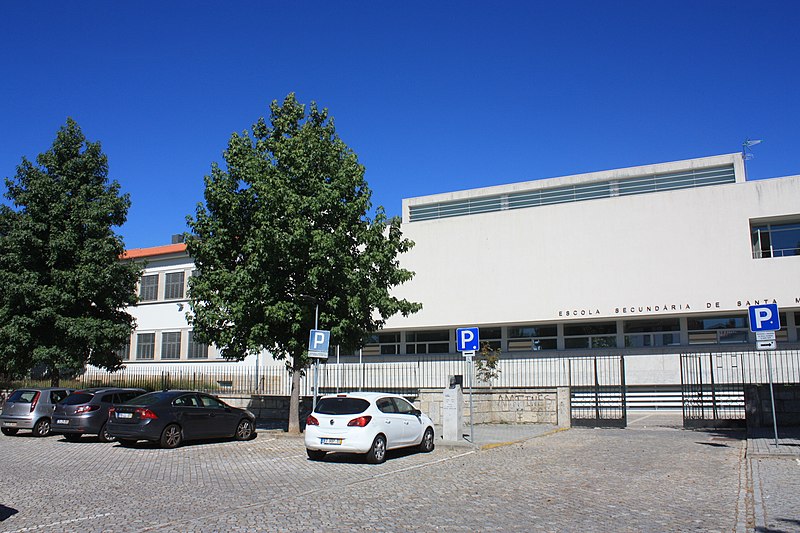 Escola em Viana vandalizada durante a noite
