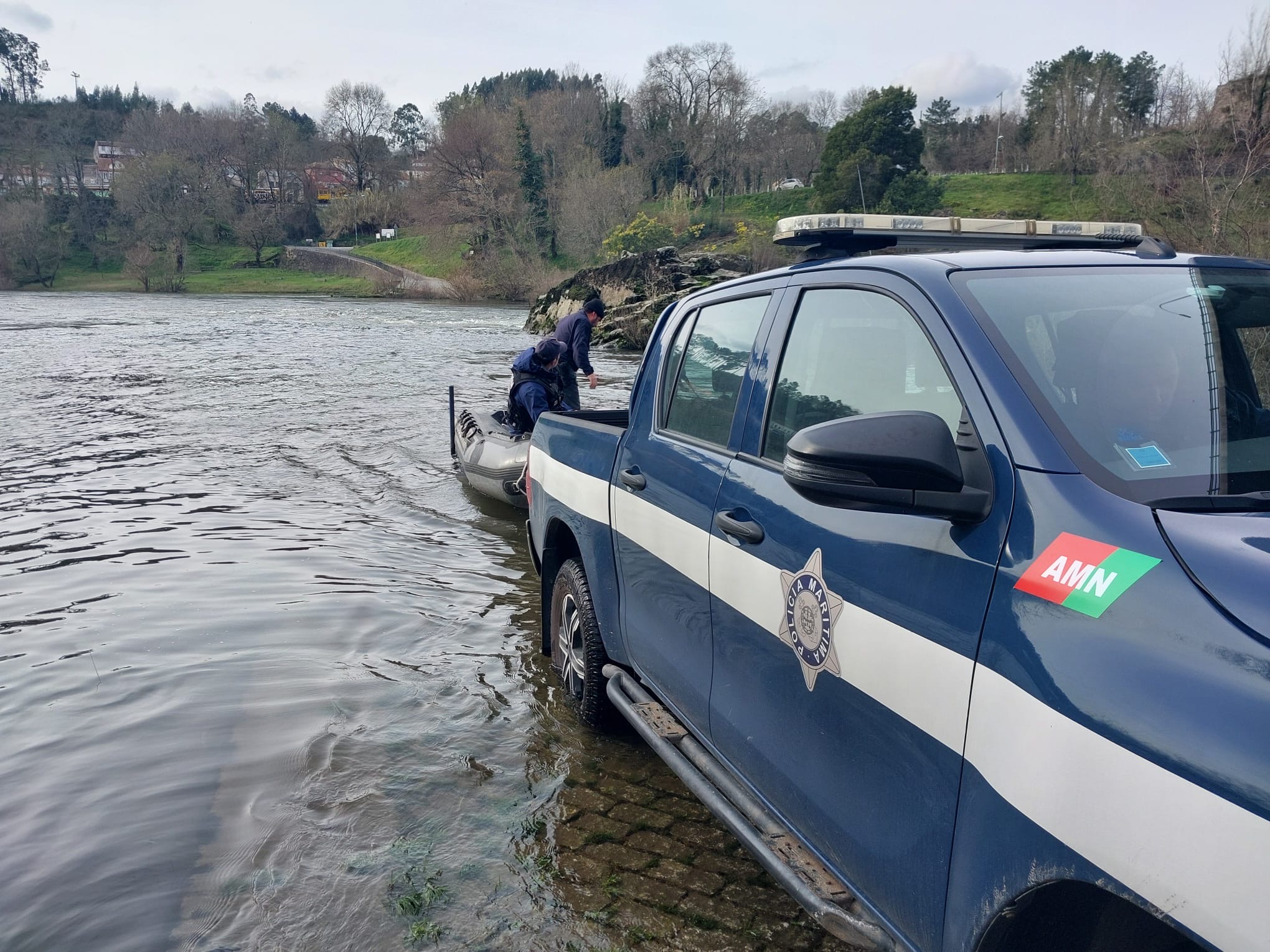 Policia Marítima de Caminha apreende arte de pesca no rio Minho