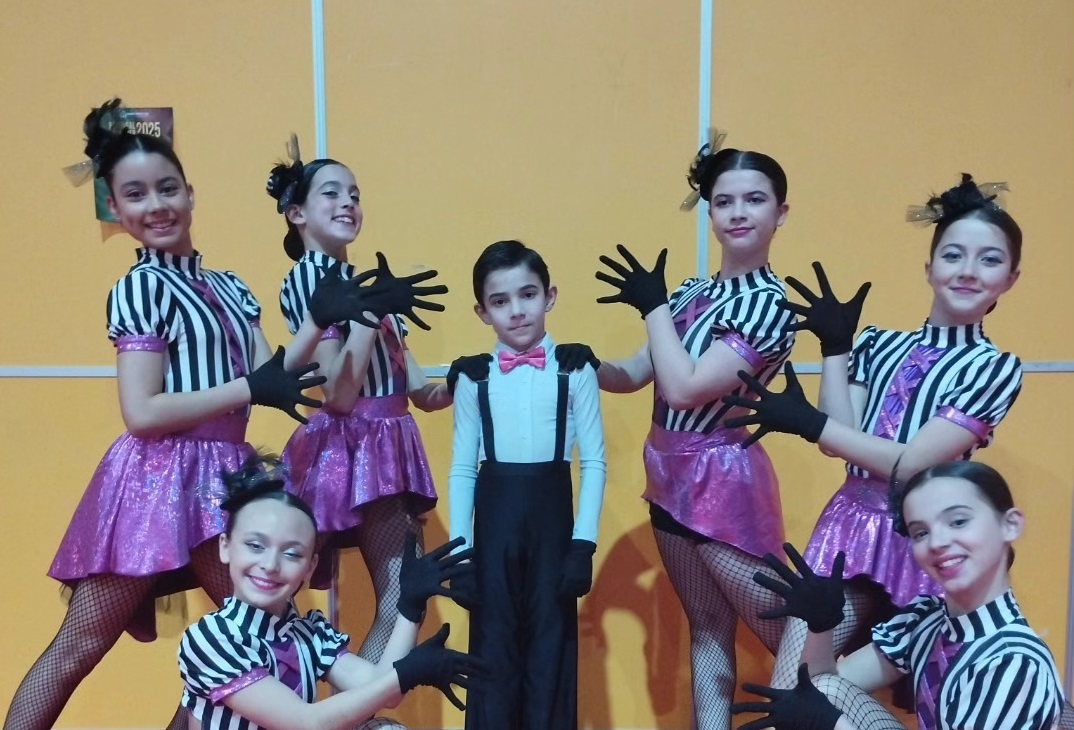 Flash Li Dance School conquista 21 medalhas no campeonato nacional Dance World Cup