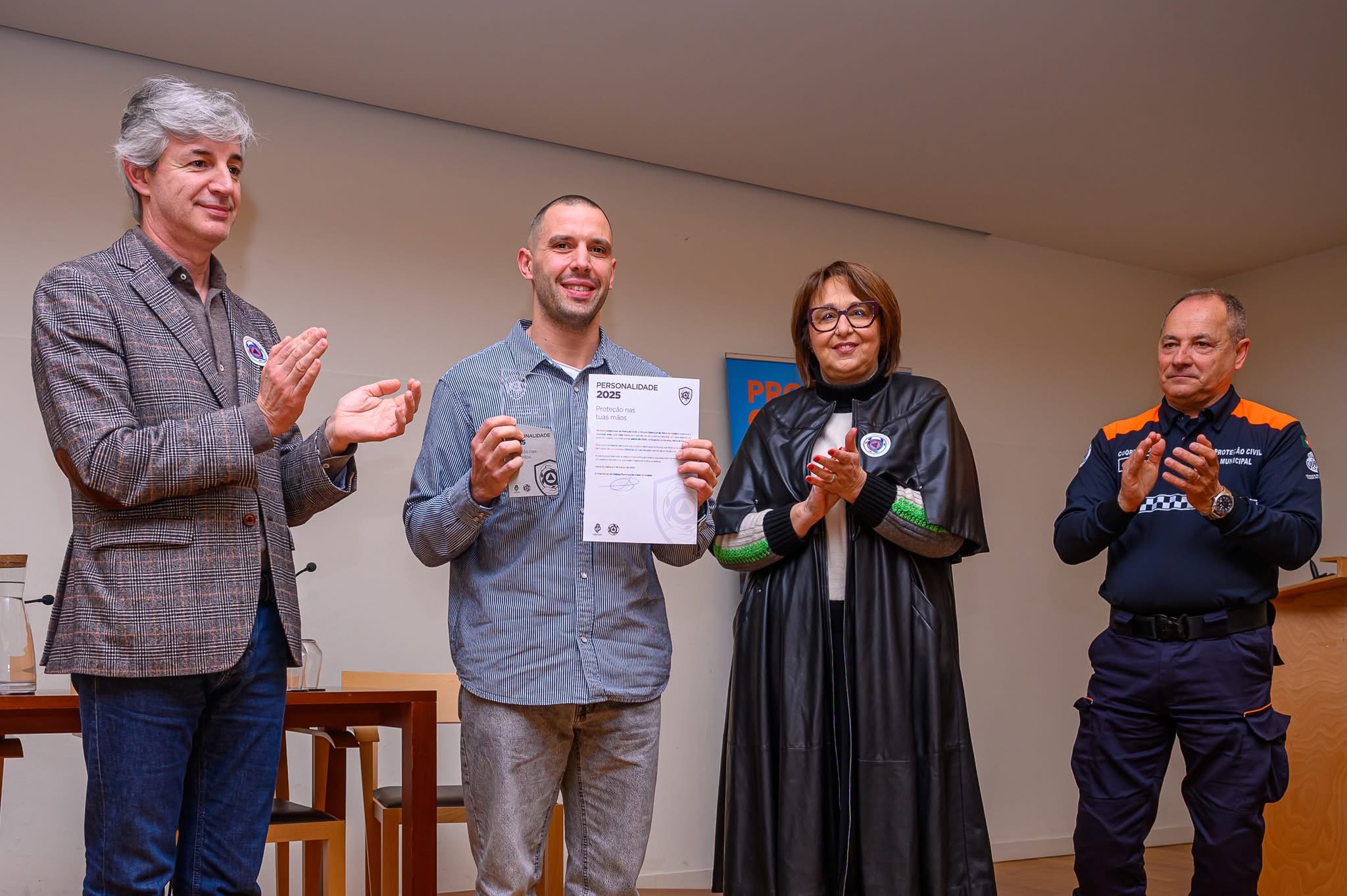 Viana homenageia João Vieira que salvou casal de incêndio