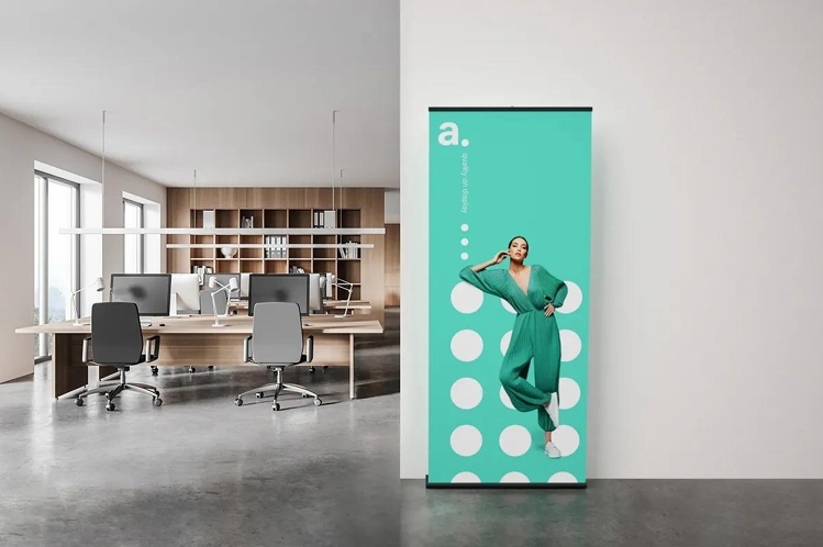 Roll-up – superfície publicitária móvel que  promove a tua marca