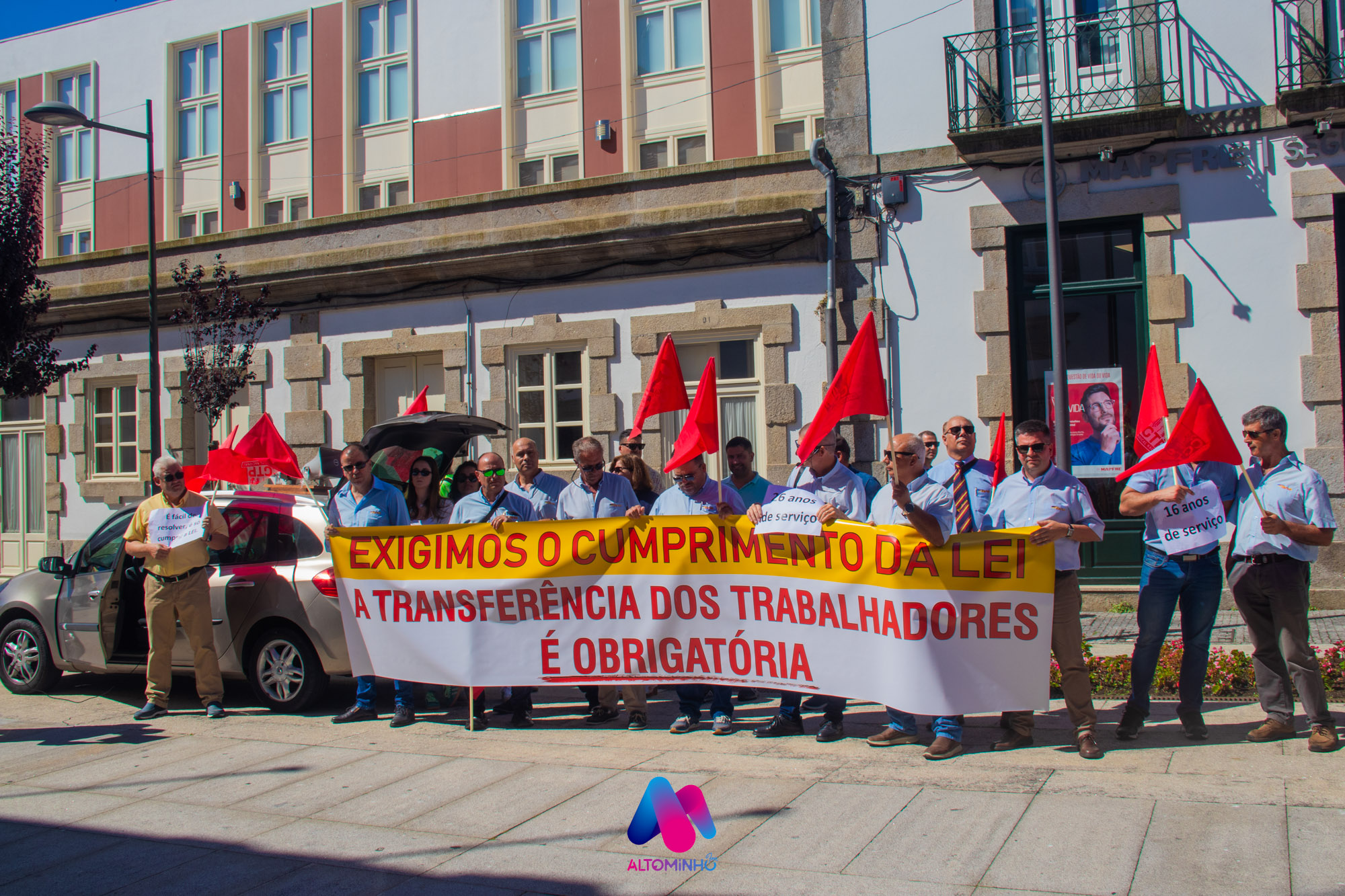 Motoristas da Transcunha protestam em frente à Câmara de Viana