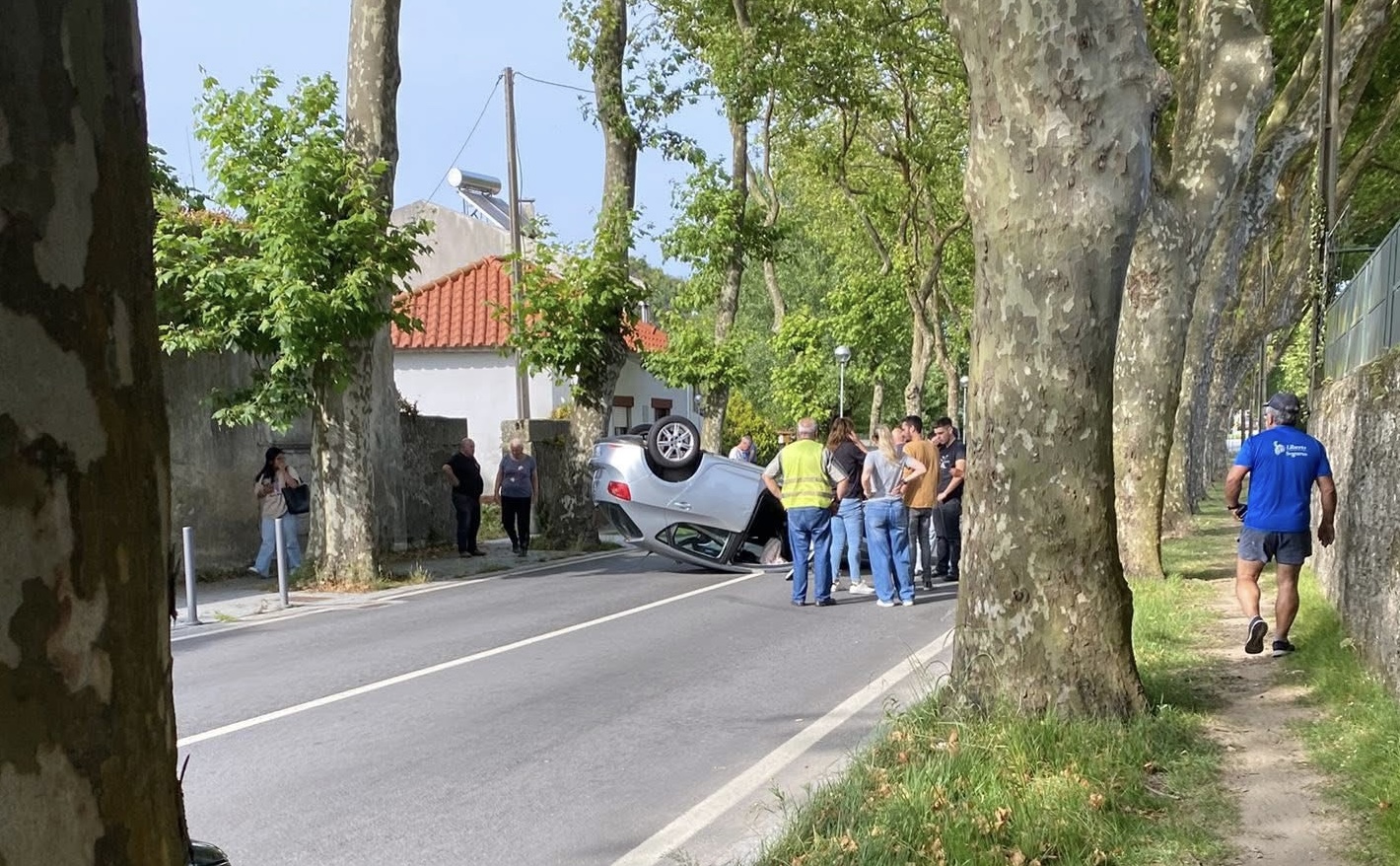 Escapa ilesa a aparatoso capotamento na Avenida do Cabedelo