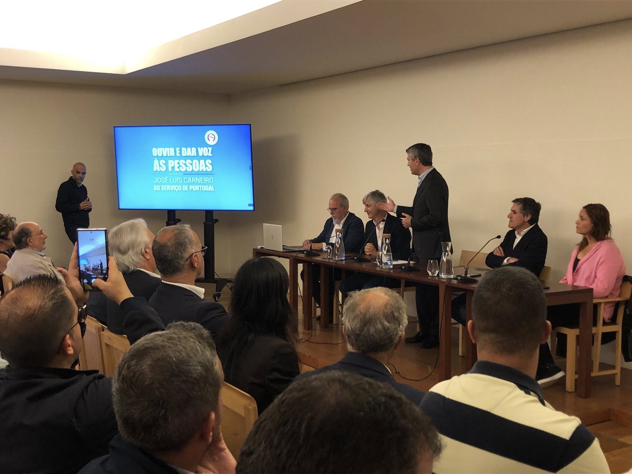 José Luís Carneiro apresentou candidatura em Viana do Castelo