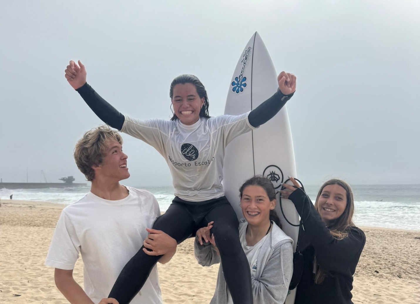 Mariana Stengg sagra-se campeã de surf nos Nacionais de Desporto Escolar