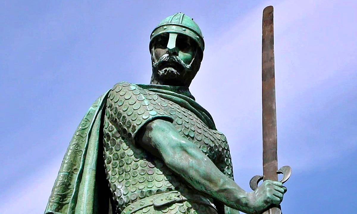 Ponte de Lima inaugura estátua de bronze de D. Afonso Henriques