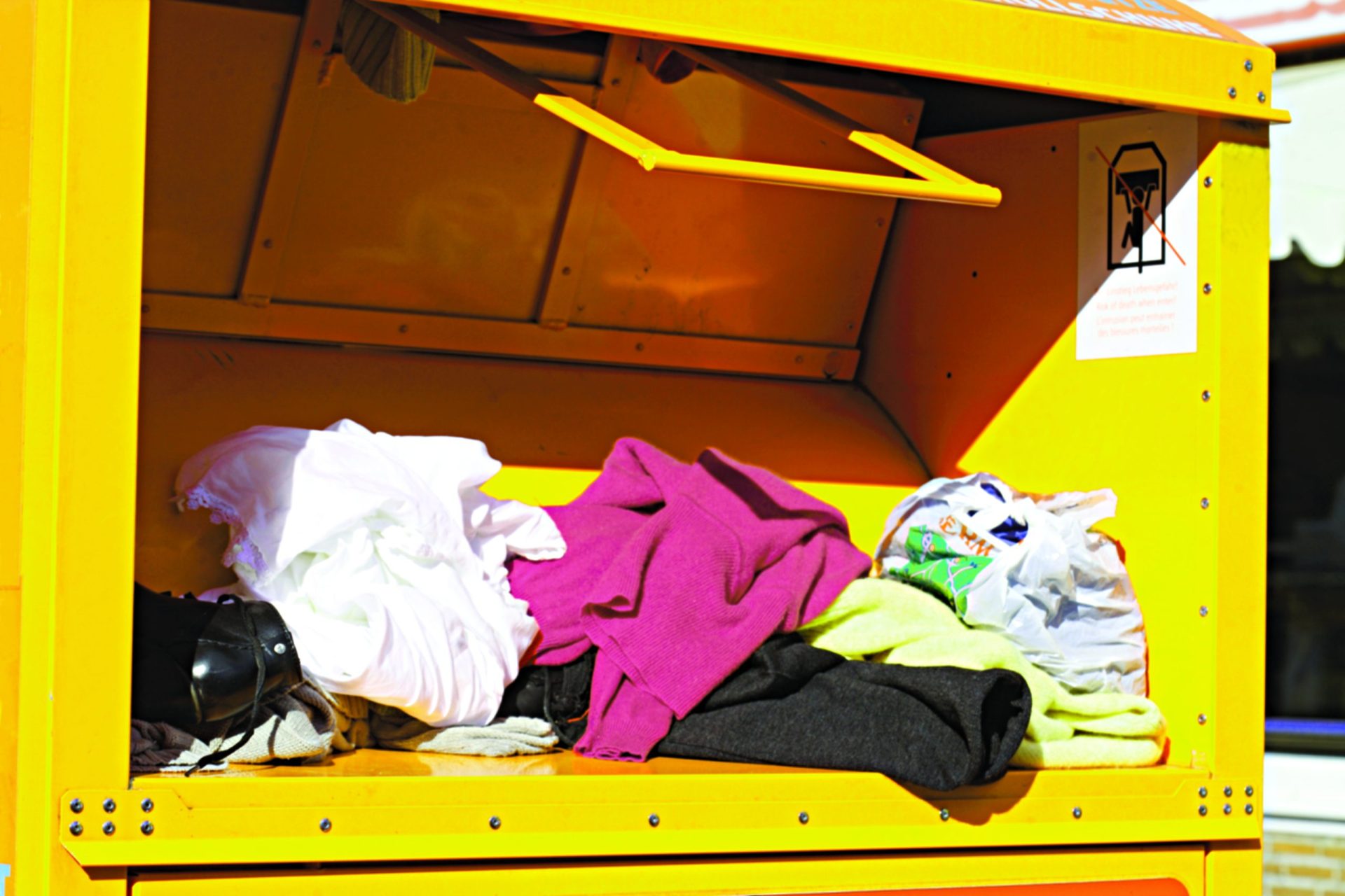 Viana distribui receitas geradas pela recolha de roupa por instituições de cariz social