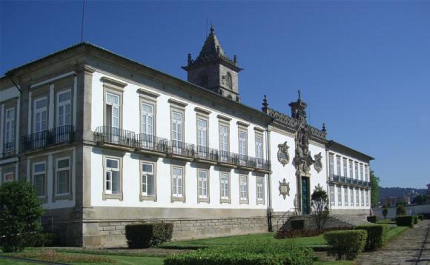 Isabel Lima ilumina Viana com a coleção “Lumen” no antigo Convento de Santana