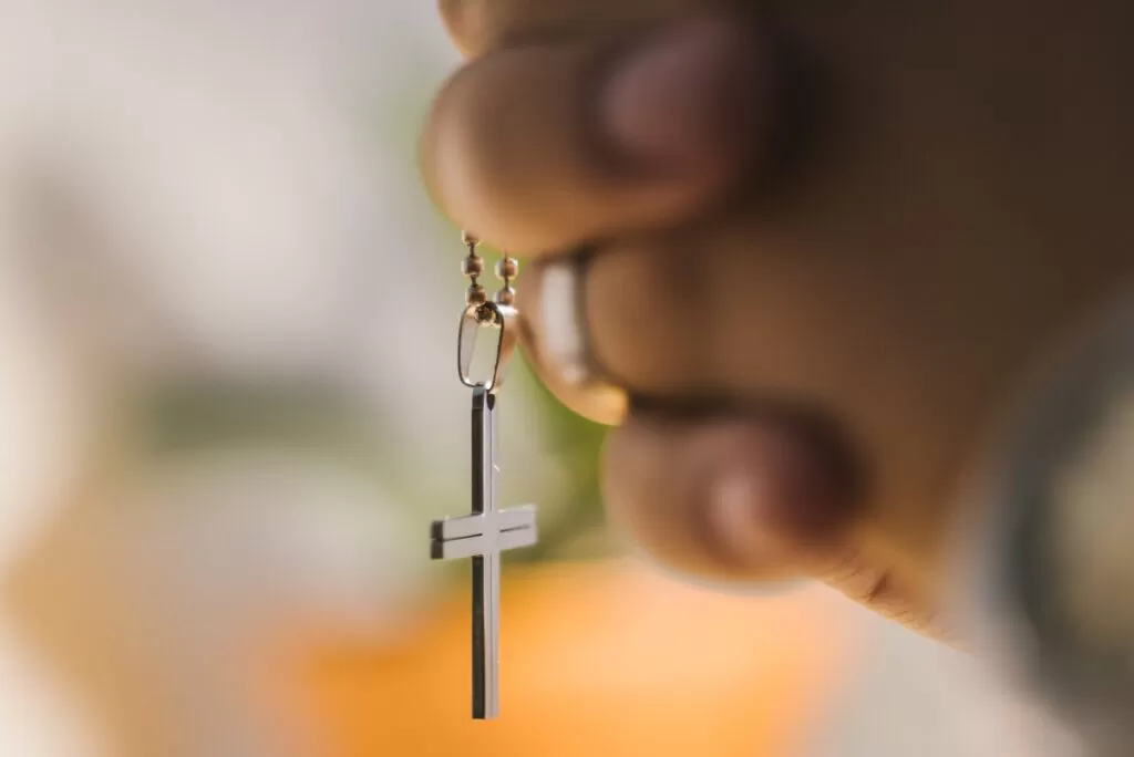 Jóias religiosas: símbolos de fé com beleza e significado espiritual