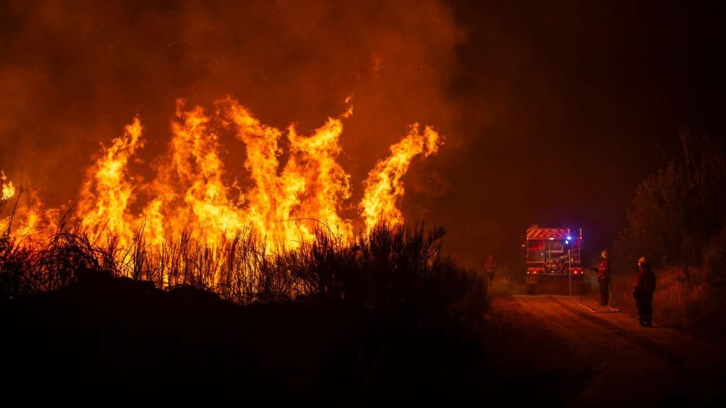 Incêndio em Ponte da Barca: Quatro feridos ligeiros entre bombeiros e sapadores