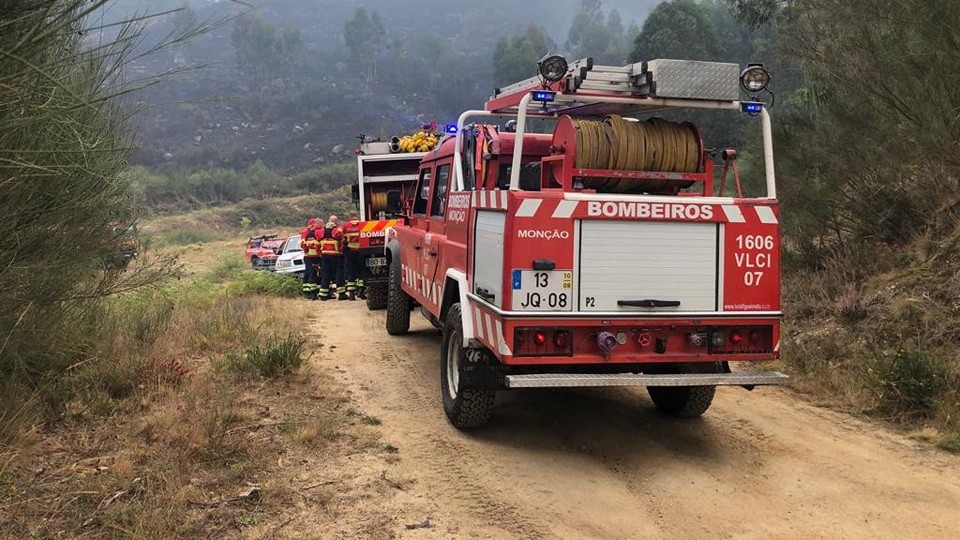 Incêndio em Ponte de Lima: Apelo por alimentos e água para os bombeiros