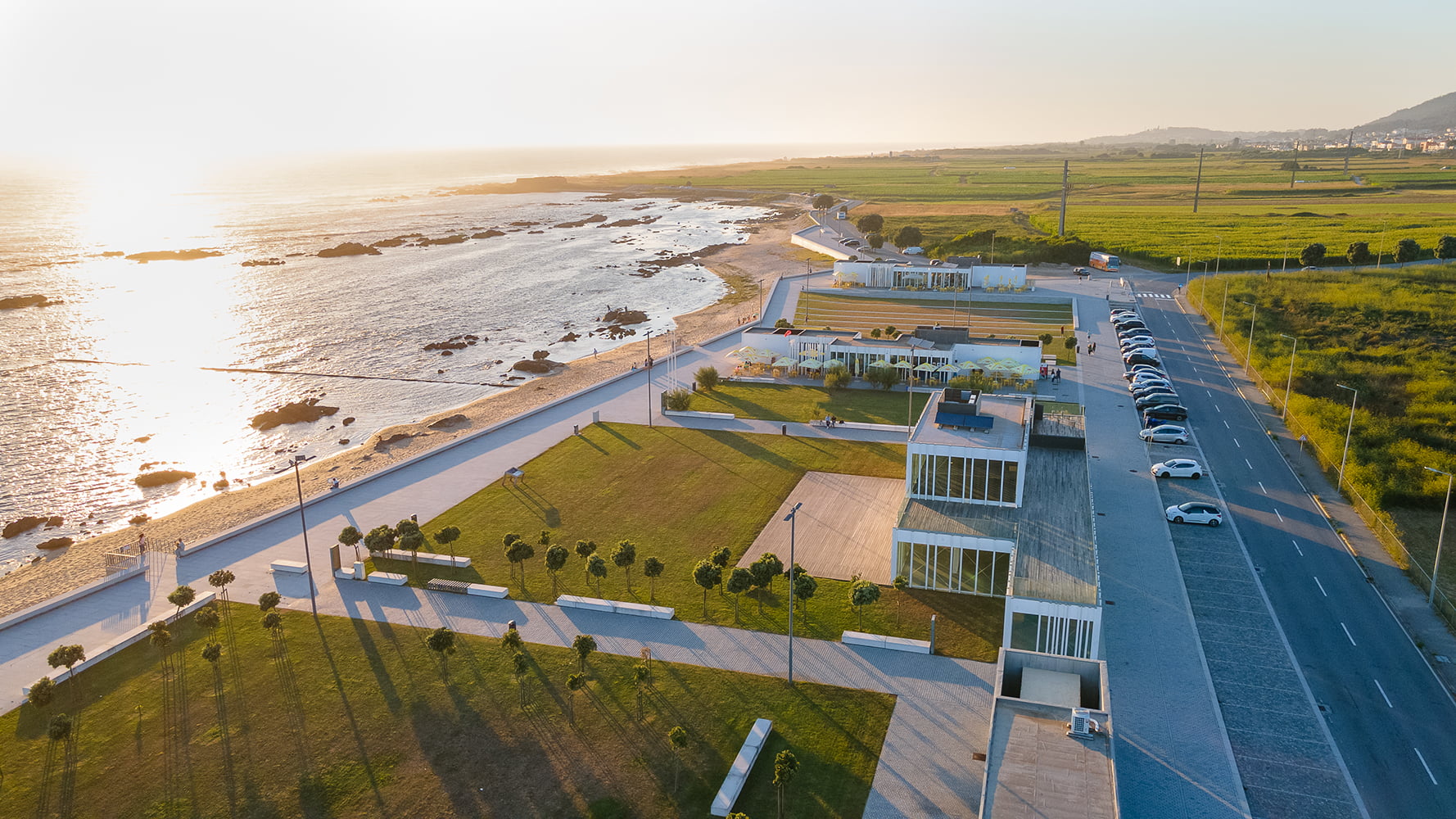 Manhã de domingo com badminton e jogos tradicionais na Praia Norte